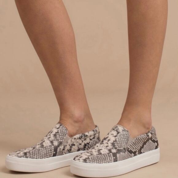 Steve Madden Safary Slip On Sneaker Metallic Snakeskin Print Womens size 9.5 M - Picture 3 of 13